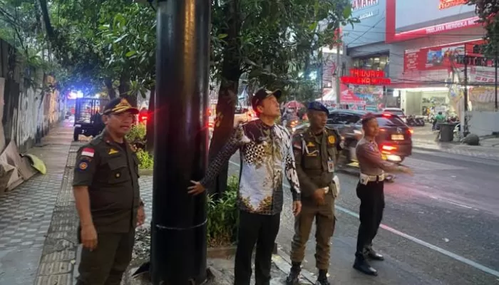 Satpol PP Siap Bongkar Reklame Ilegal di Jalan Riau Bandung