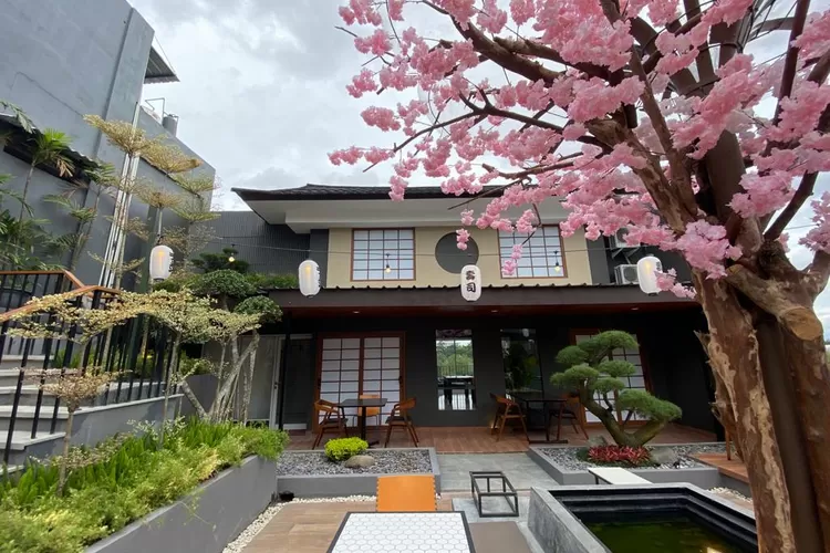 Kenapa Semua Orang Ngumpul di Hanami Cafe & Sky Lounge Bandung? Kenapa Semua Orang Ngumpul di Hanami Cafe & Sky Lounge Bandung?