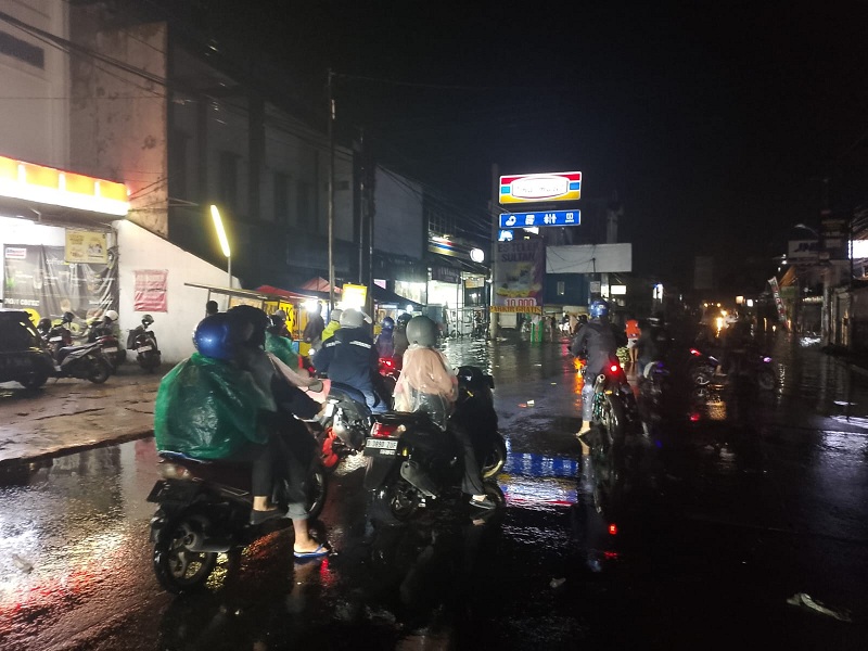 Curah Hujan Tinggi Kabupaten Bandung, BPBD Imbau Warga Waspada Banjir dan Longsor Curah Hujan Tinggi Kabupaten Bandung, BPBD Imbau Warga Waspada Banjir dan Longsor