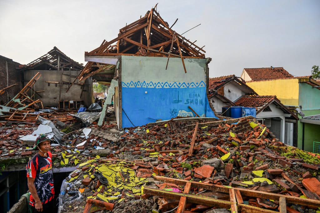Angin Puting Beliung Soreang Hantam Empat Rumah di Sukamanah Angin Puting Beliung Soreang Hantam Empat Rumah di Sukamanah