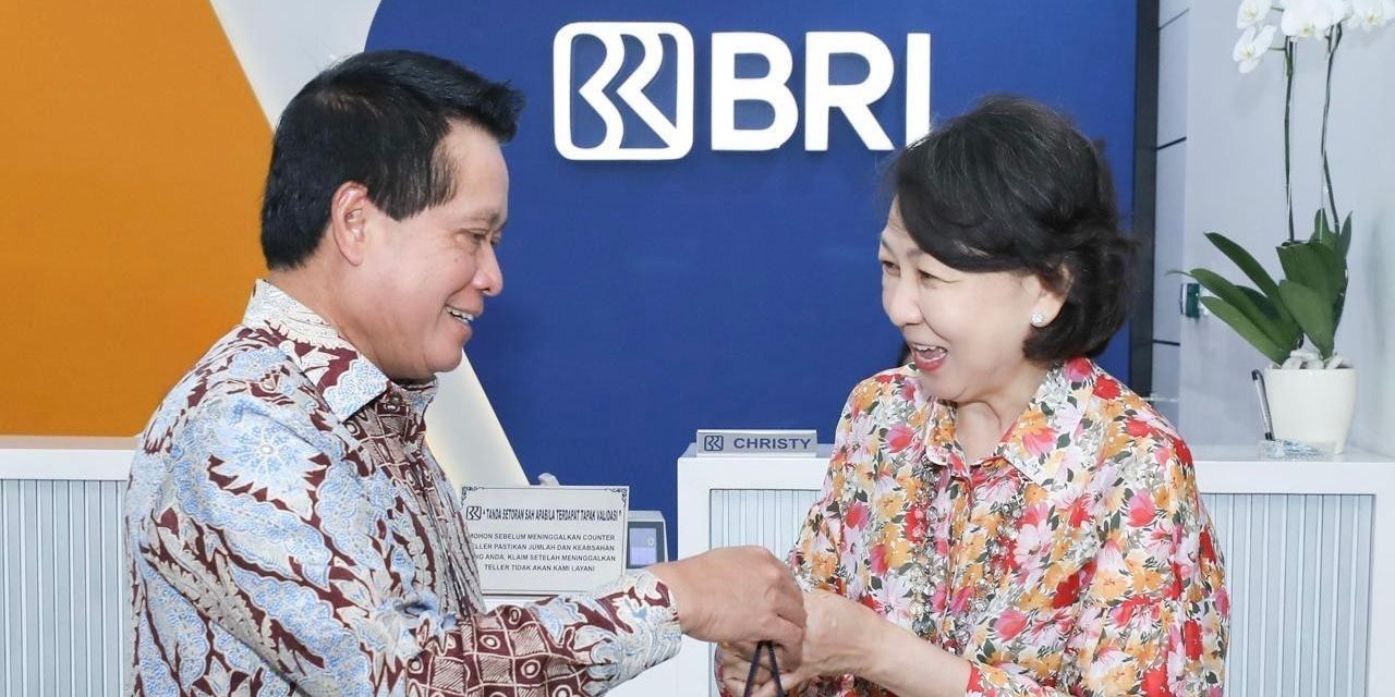 Hari Pelanggan Nasional BRI 2025: Direksi Sapa Nasabah, BRImo & QLola Jadi Andalan Hari Pelanggan Nasional BRI 2025: Direksi Sapa Nasabah, BRImo & QLola Jadi Andalan