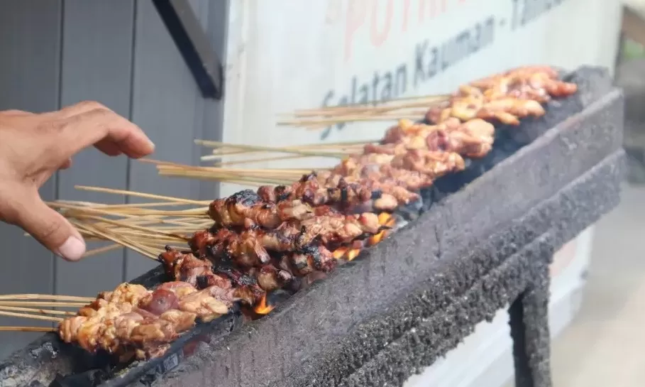 Sate Murah Bandung: Warung Bu Ngantuk Viral dengan Rasa Gurih dan Bumbu Meresap Sate Murah Bandung: Warung Bu Ngantuk Viral dengan Rasa Gurih dan Bumbu Meresap
