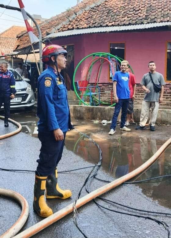 Bengkel Asem Reges di Sukagalih Bandung Ludes Terbakar Bengkel Asem Reges di Sukagalih Bandung Ludes Terbakar