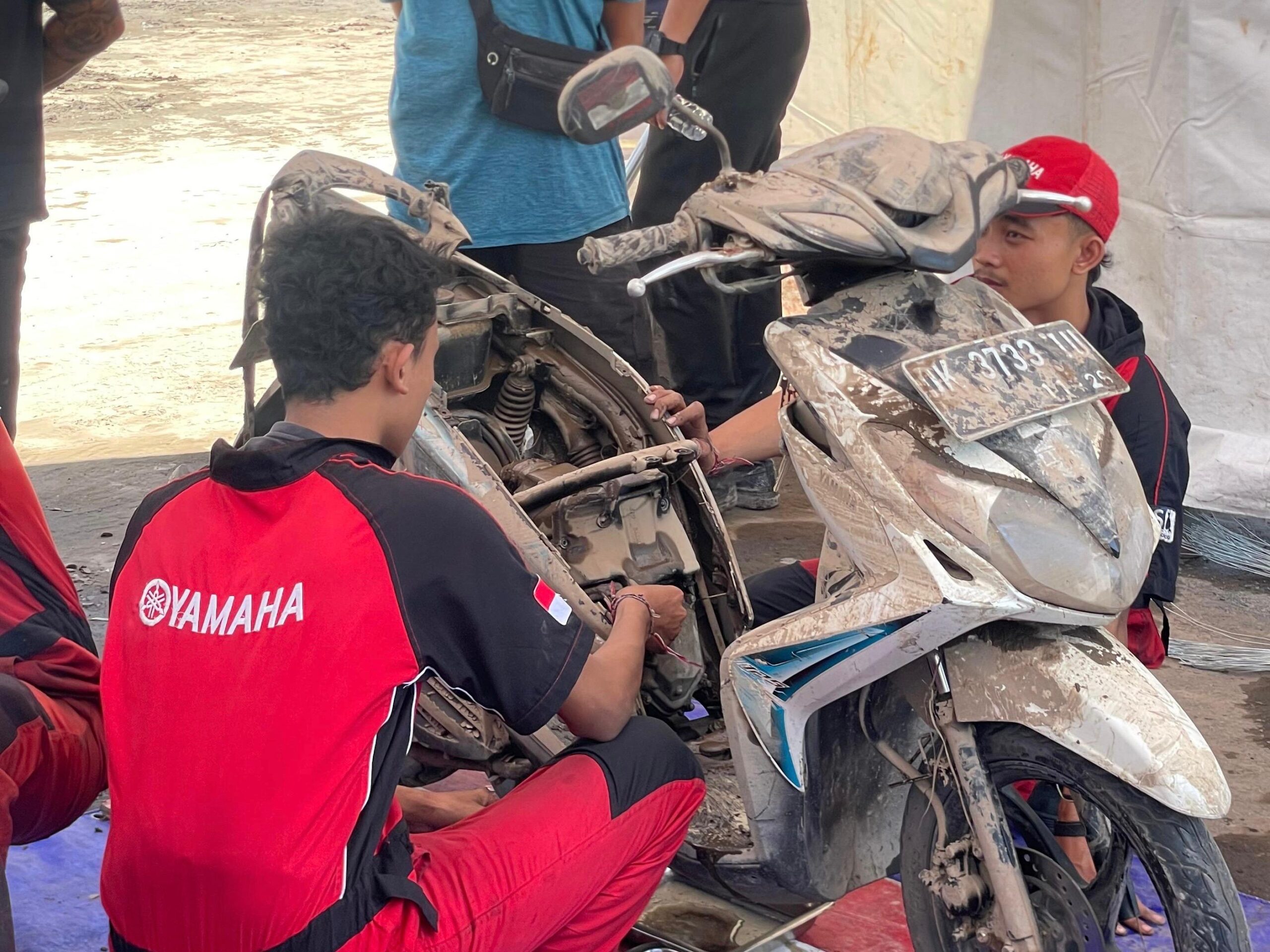 Yamaha Buka Posko Servis Gratis di Bali, Bantu Warga Pulihkan Motor Pasca Banjir Yamaha Buka Posko Servis Gratis di Bali, Bantu Warga Pulihkan Motor Pasca Banjir