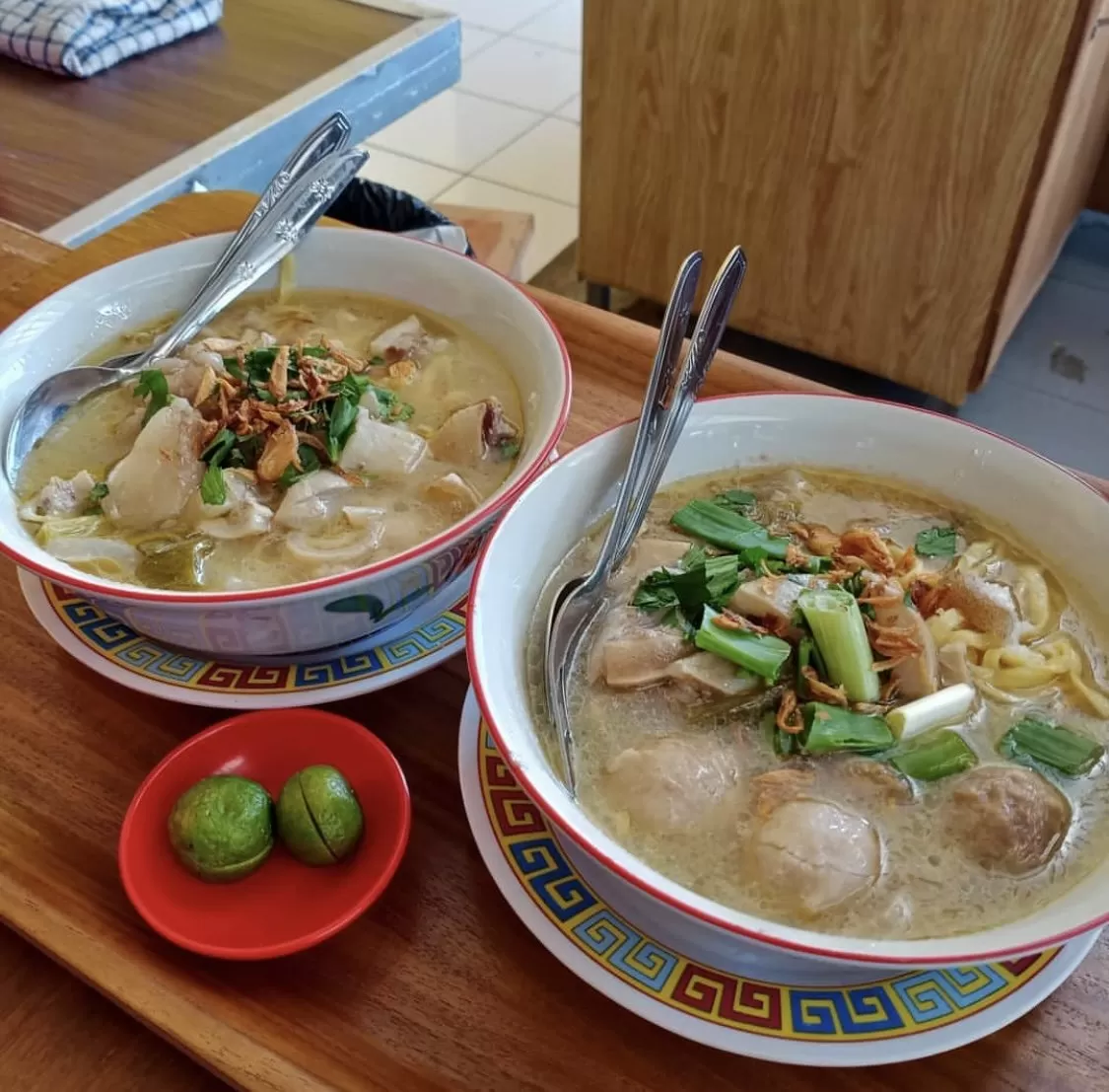 Bikin Ngiler Parah! 10 Tempat Mie Kocok Legendaris di Bandung dengan Kuah Paling Gurih dan Kikil Super Empuk Bikin Ngiler Parah! 10 Tempat Mie Kocok Legendaris di Bandung dengan Kuah Paling Gurih dan Kikil Super Empuk