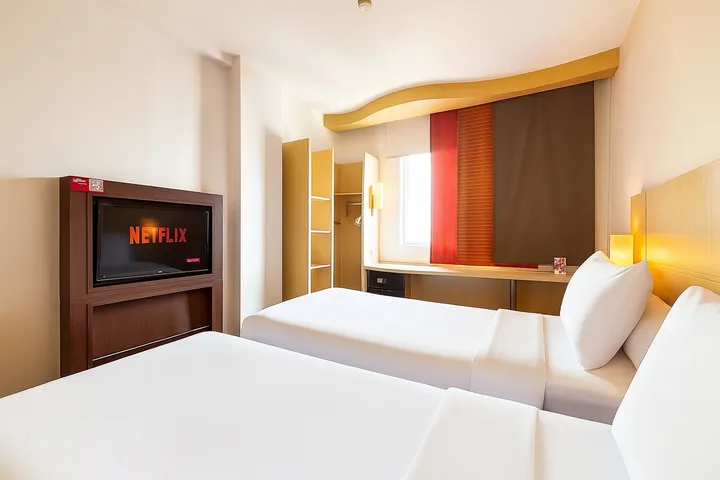 Tamu Kini Bisa Nonton Netflix di Kamar ibis Bandung Pasteur Tamu Kini Bisa Nonton Netflix di Kamar ibis Bandung Pasteur