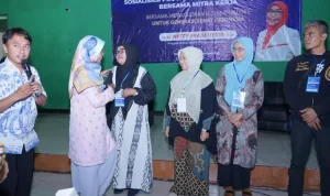 DPR dan BGN Luncurkan Program Makan Bergizi Gratis di Bandung DPR dan BGN Luncurkan Program Makan Bergizi Gratis di Bandung