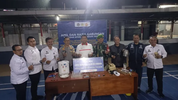 Sinergi TNI-Polri Bongkar Barang Terlarang di Dalam Sel
