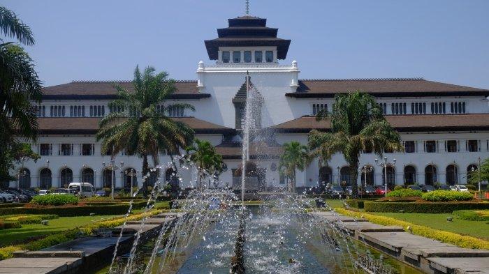 5 Tempat Nongkrong Estetik di Bandung yang Lagi Hits! 5 Tempat Nongkrong Estetik di Bandung yang Lagi Hits!