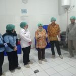 Pastikan Bergizi, Komite SMKN 8 Bandung Tinjau Proses MBG