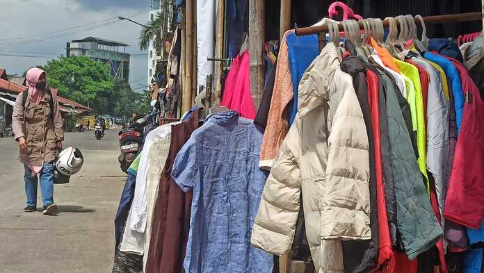 Pemkot Bandung Razia Pakaian Impor: Farhan Tegaskan Tunggu Aturan Pusat Pemkot Bandung Razia Pakaian Impor: Farhan Tegaskan Tunggu Aturan Pusat
