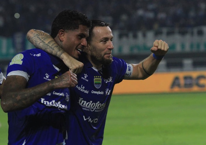 Marc Klok Bikin Bobotoh Merinding Setelah Bawa Persib Tumbangkan Persis Solo Marc Klok Bikin Bobotoh Merinding Setelah Bawa Persib Tumbangkan Persis Solo