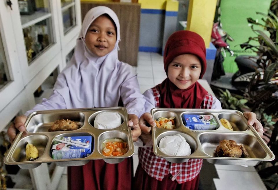 Program MBG Perkuat UMKM, Dorong Ekonomi Rakyat dan 1,5 Juta Lapangan Kerja Baru Program MBG Perkuat UMKM, Dorong Ekonomi Rakyat dan 1,5 Juta Lapangan Kerja Baru