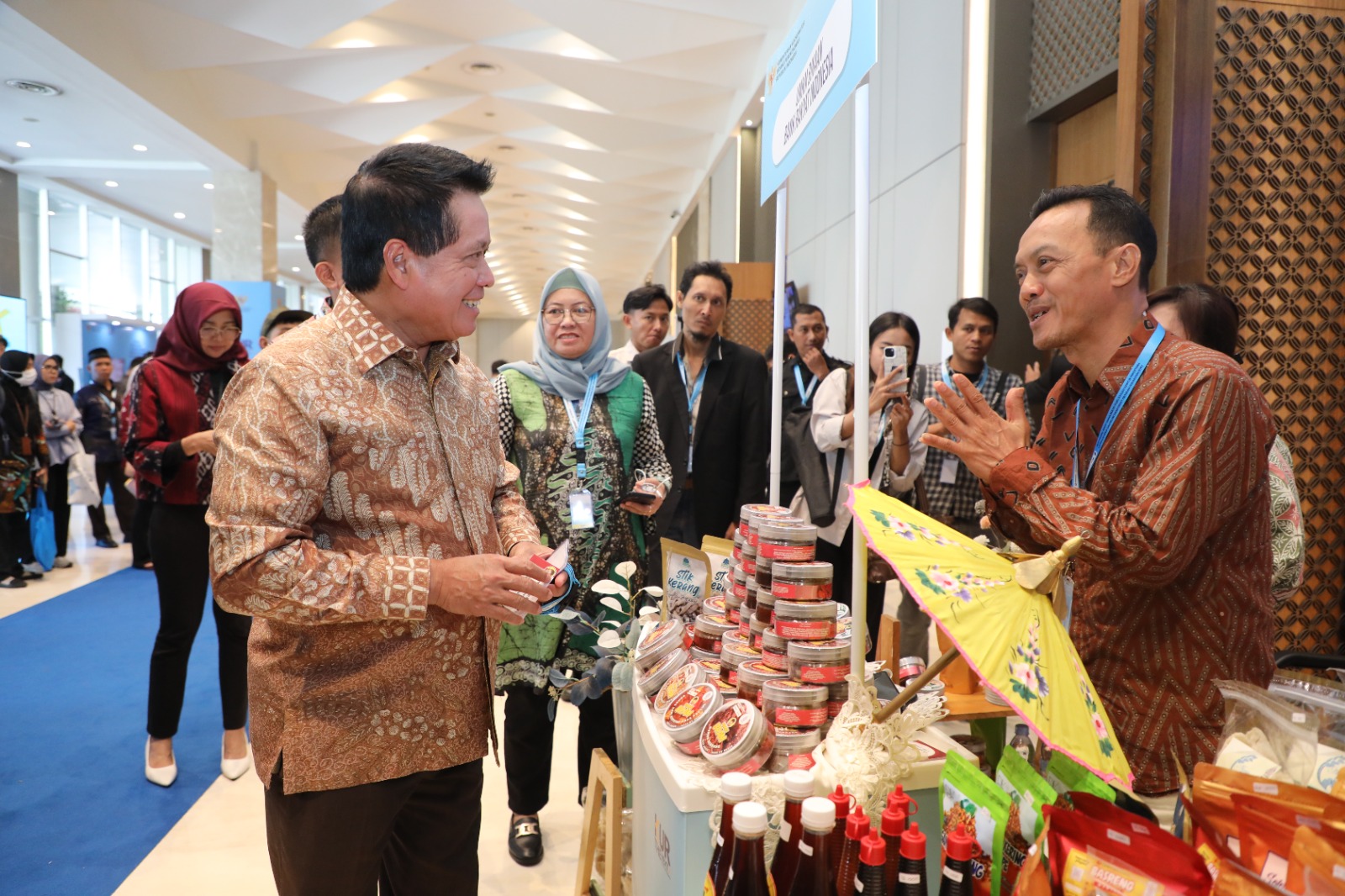 KUR BRI 2025: BRI Salurkan Rp130,2 Triliun untuk 2,84 Juta Debitur, Dorong UMKM Naik Kelas KUR BRI 2025: BRI Salurkan Rp130,2 Triliun untuk 2,84 Juta Debitur, Dorong UMKM Naik Kelas