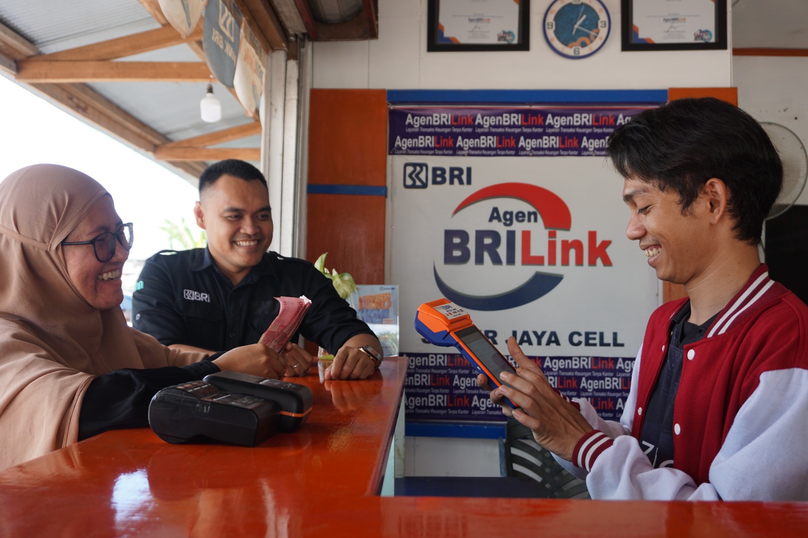 AgenBRILink BRI Perkuat Inklusi Keuangan, Transaksi Capai Rp1.145 Triliun AgenBRILink BRI Perkuat Inklusi Keuangan, Transaksi Capai Rp1.145 Triliun