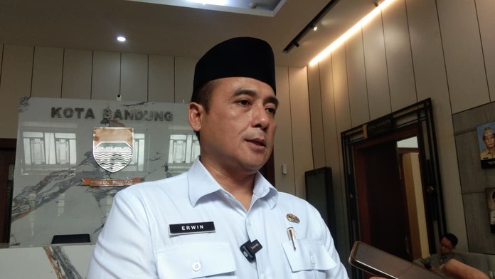 Erwin Tegaskan Tak Terkena OTT, Wakil Wali Kota Bandung Hanya Diperiksa Sebagai Saksi Erwin Tegaskan Tak Terkena OTT, Wakil Wali Kota Bandung Hanya Diperiksa Sebagai Saksi
