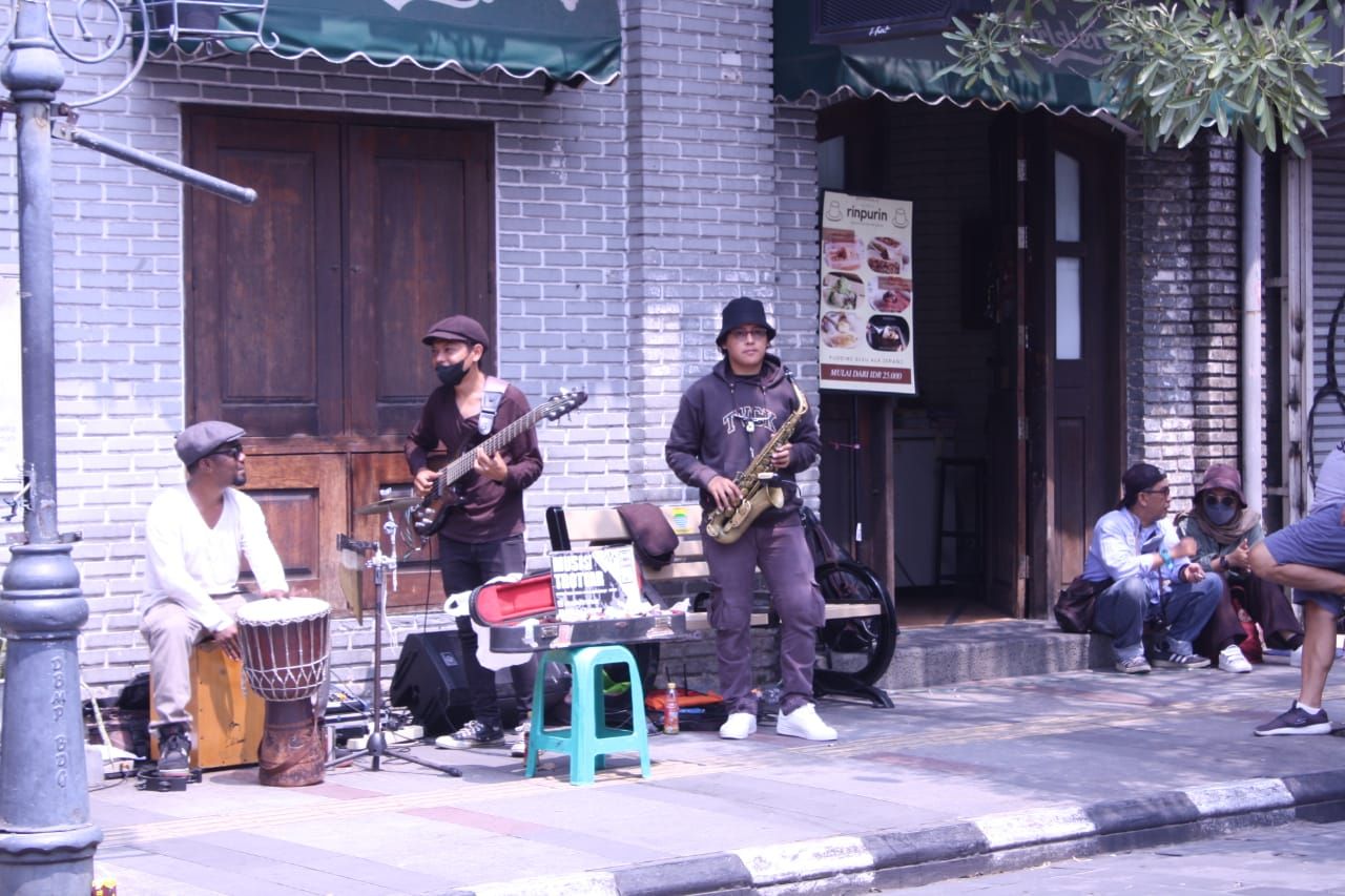 Pertunjukan Seni Jalanan Bandung Pertunjukan Seni Jalanan Bandung