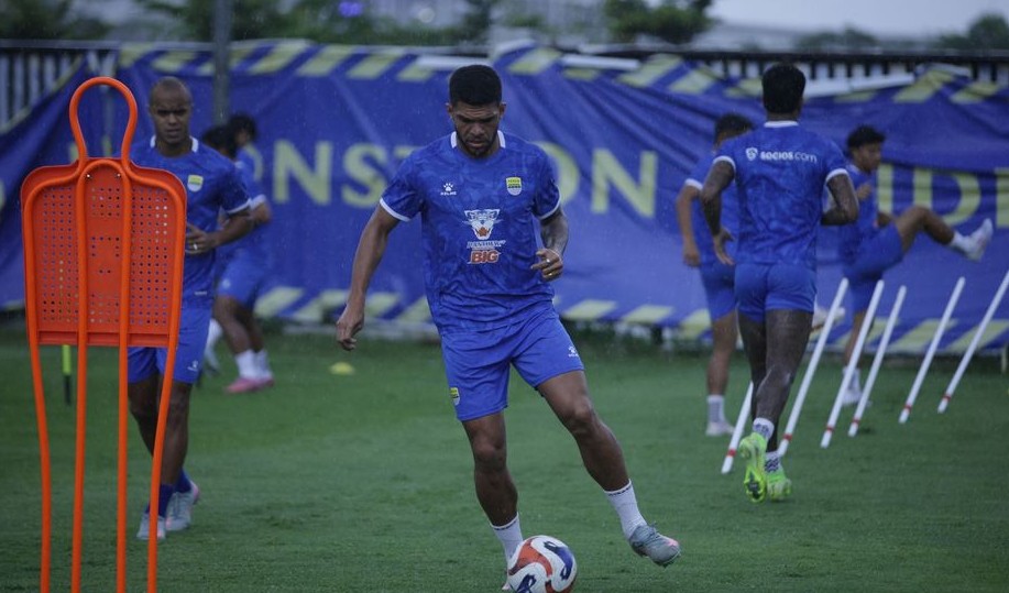 Latihan Persib Bandung Kembali Digelar Usai Libur, Igor Tolic Ungkap Kondisi Pemain Latihan Persib Bandung Kembali Digelar Usai Libur, Igor Tolic Ungkap Kondisi Pemain