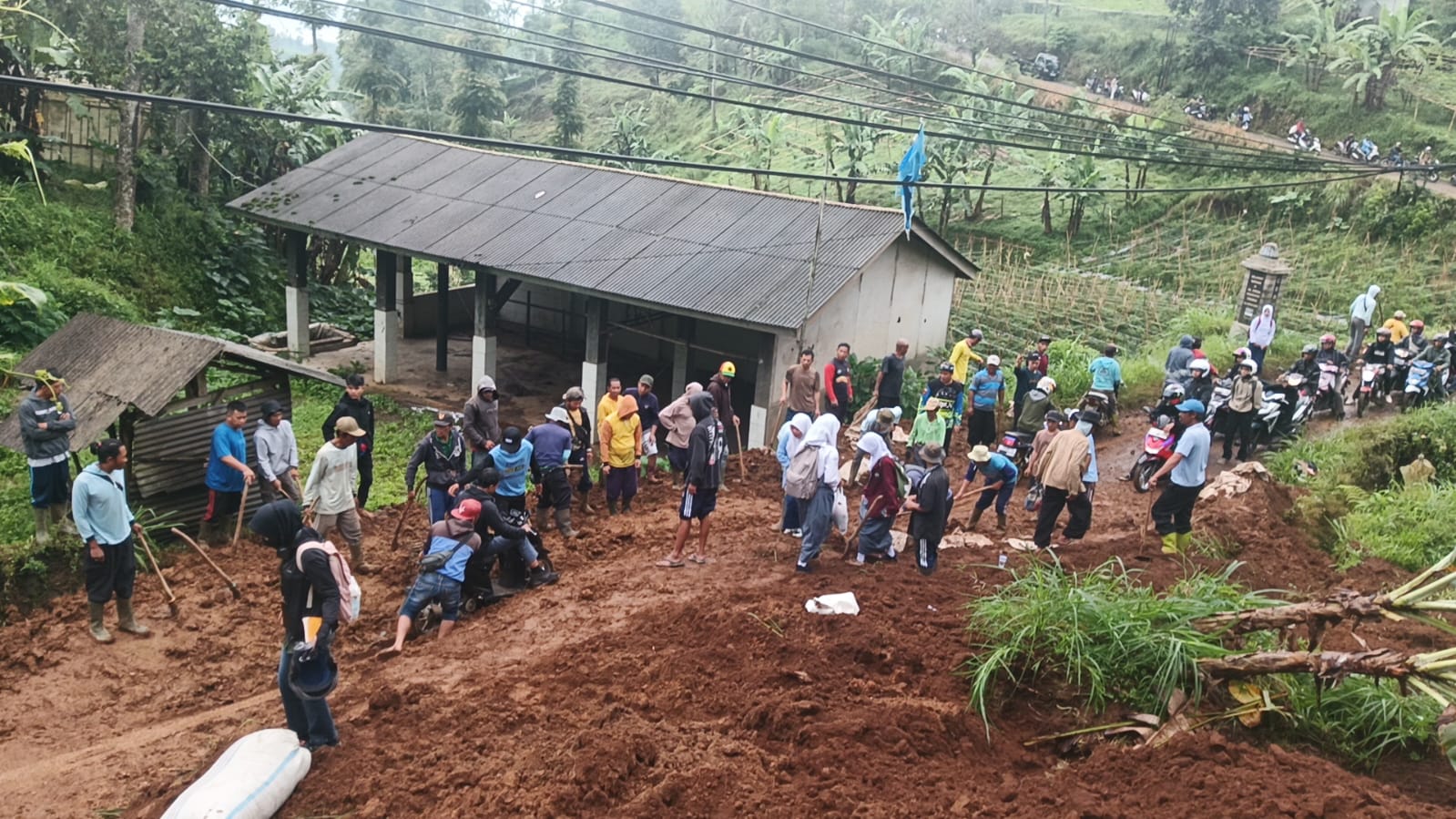 Bandung Barat Dikepung Banjir dan Longsor, Warga Diminta Waspada Bandung Barat Dikepung Banjir dan Longsor, Warga Diminta Waspada