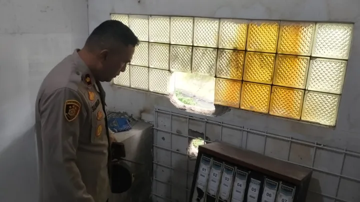 Minimarket di Buah Batu Dibobol Maling Dini Hari Minimarket di Buah Batu Dibobol Maling Dini Hari