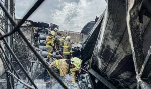 Gudang Plastik Terbakar di Bandung, Api Cepat Menjalar Gudang Plastik Terbakar di Bandung, Api Cepat Menjalar