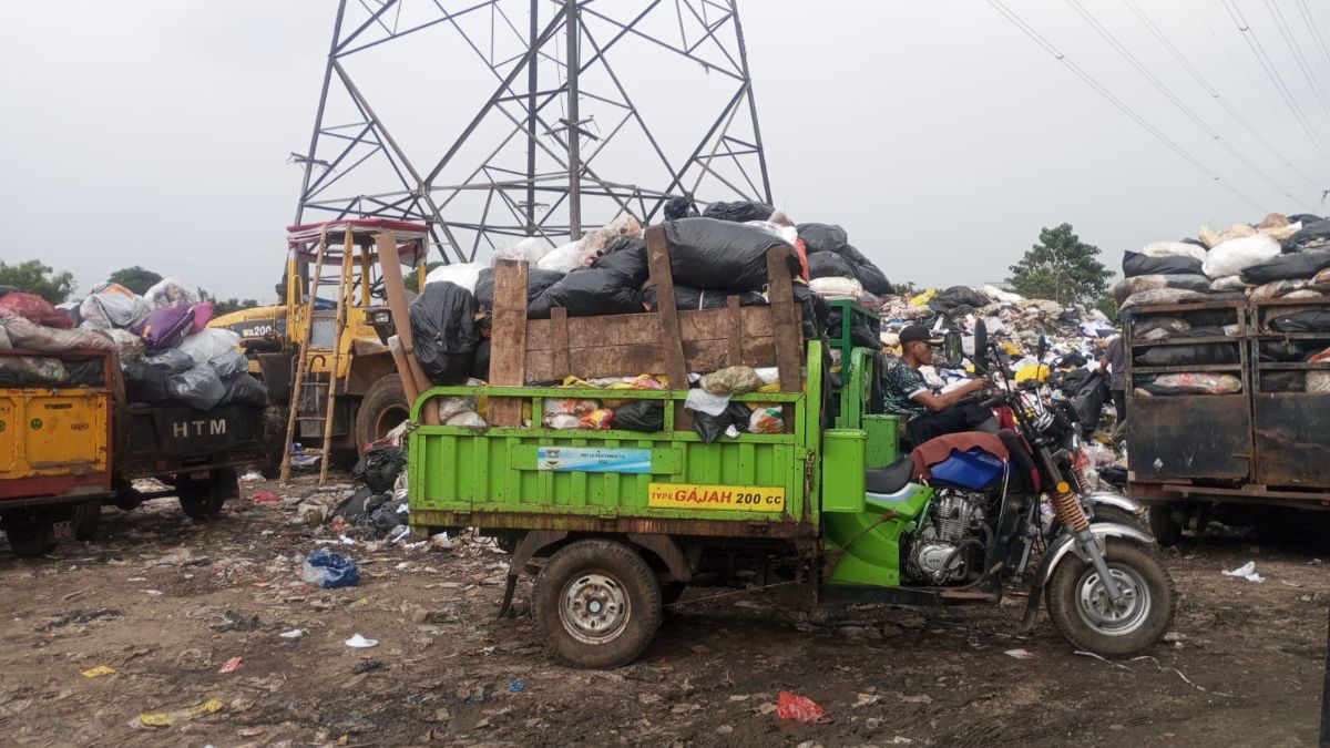 Krisis Sampah Bandung, 43 Truk Tertahan di TPA Sarimukti