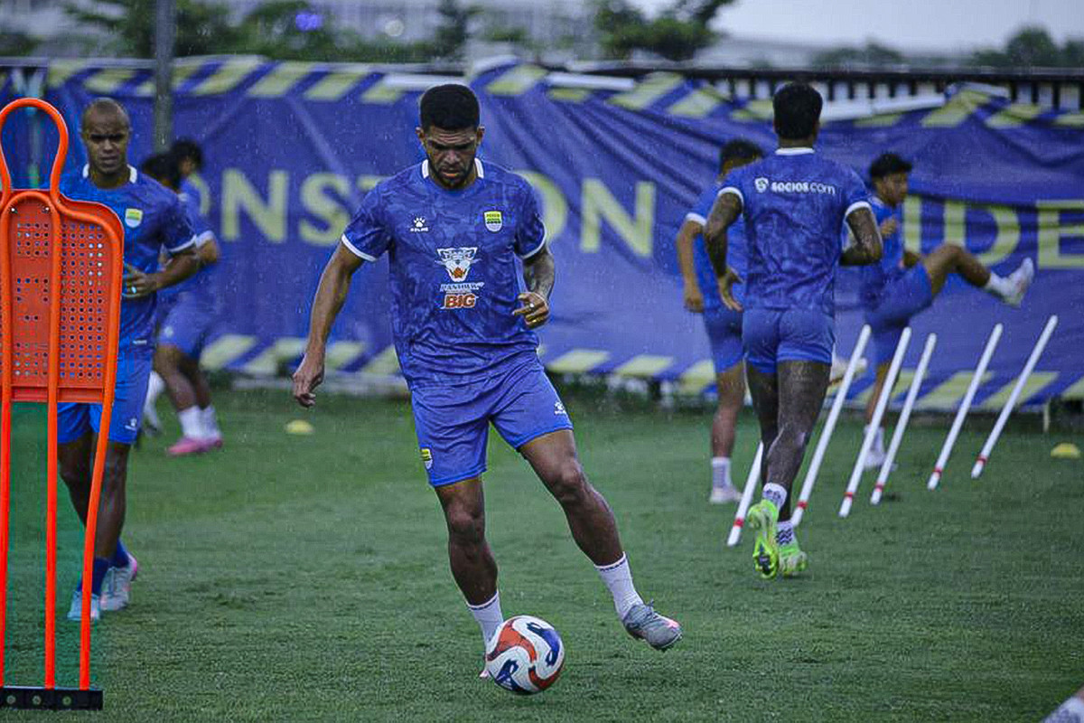 Persib Bandung Fokus Latihan Fisik Jelang Lawan Dewa United Persib Bandung Fokus Latihan Fisik Jelang Lawan Dewa United