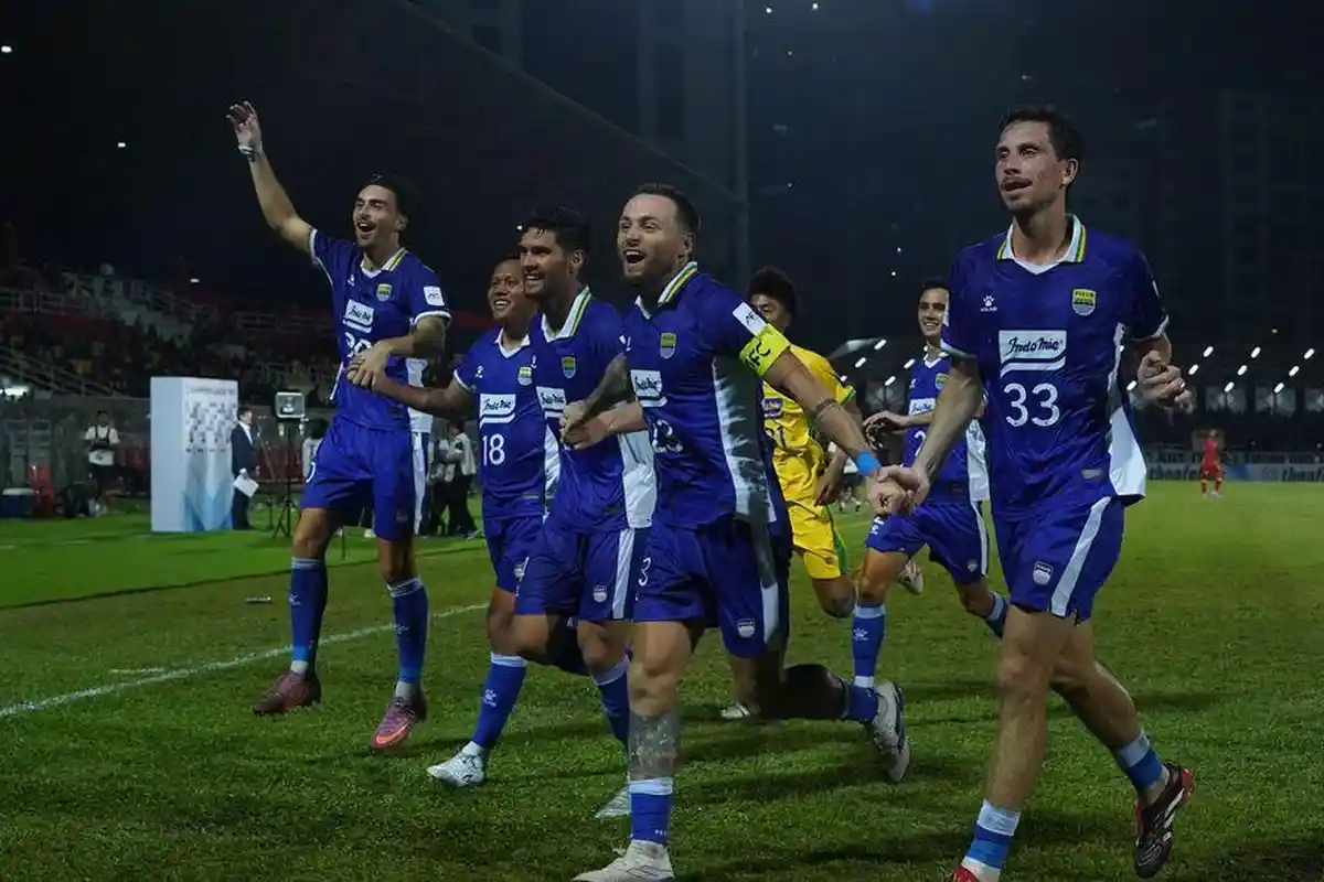 Fakta Persib Bandung Menang Enam Kali Beruntun di Dua Kompetisi Fakta Persib Bandung Menang Enam Kali Beruntun di Dua Kompetisi