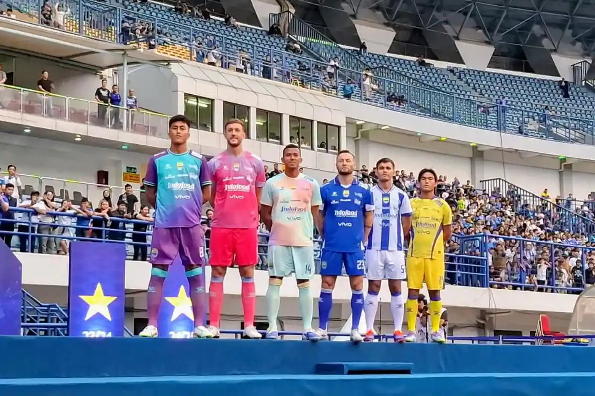 Tiga Nama Baru Dirumorkan Masuk Persib Tiga Nama Baru Dirumorkan Masuk Persib