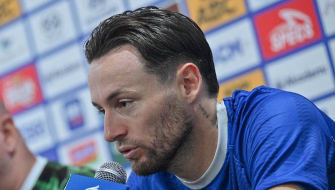 Duel Sengit GBLA: Klok Minta Persib Wajib 3 Poin Duel Sengit GBLA: Klok Minta Persib Wajib 3 Poin