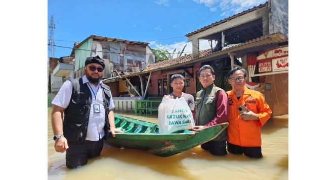 BAZNAS Jabar Salurkan 500 Sembako untuk Korban Banjir BAZNAS Jabar Salurkan 500 Sembako untuk Korban Banjir