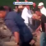 Mobil Box Kecelakaan Bandung: Warga Bantu Evakuasi, Sosok Pria Berpakaian Putih Jadi Sorotan