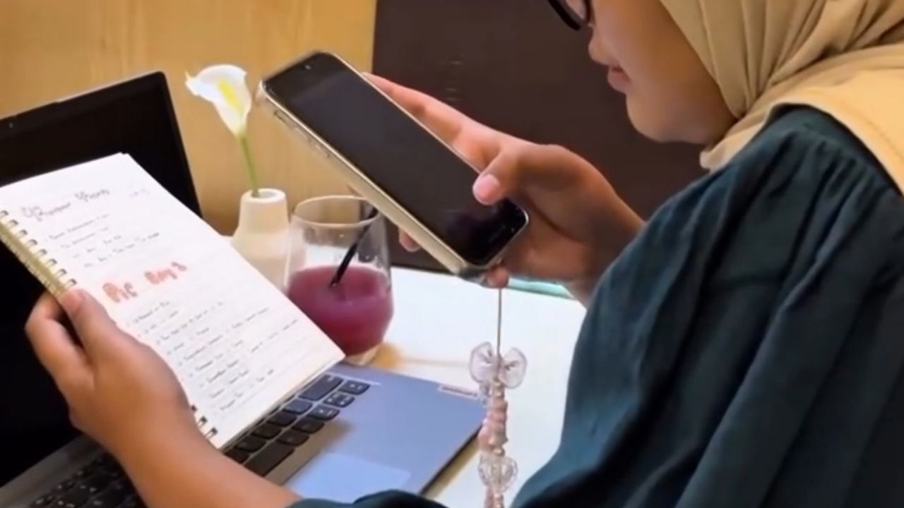 Diskominfo Kota Bandung Imbau Masyarakat Bijak Bermedia Sosial dan Tidak Oversharing Diskominfo Kota Bandung Imbau Masyarakat Bijak Bermedia Sosial dan Tidak Oversharing