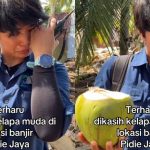 Momen Haru Relawan Menangis Saat Diberi Kelapa Muda oleh Korban Bencana di Aceh