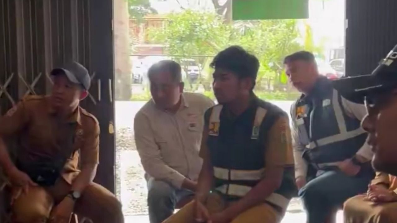 Persoalan Aspal Lebih Tinggi dari Halaman Permukiman, Warga Cokolio Bertemu dengan Pemkab Malang dan Bina Marga, Berikut Hasil Diskusinya! Persoalan Aspal Lebih Tinggi dari Halaman Permukiman, Warga Cokolio Bertemu dengan Pemkab Malang dan Bina Marga, Berikut Hasil Diskusinya!