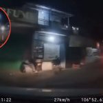 Pemotor Ini Senggol Mobil Bukannya Minta Maaf Malah Kabur, Endingnya Puas Banget Lihatnya