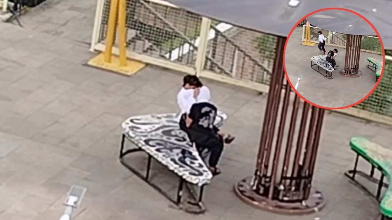 Viral Aksi Asusila Sepasang Remaja Terciduk di Skywalk Teras Cihampelas, Langsung Panik Seketika Viral Aksi Asusila Sepasang Remaja Terciduk di Skywalk Teras Cihampelas, Langsung Panik Seketika