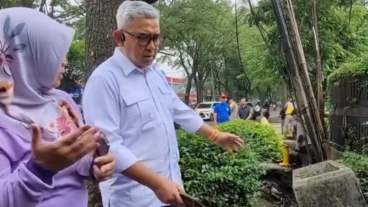 Pemkot Bandung Lakukan Penertiban Bangunan dan Dudukan STO Telkom di Atas Saluran Air Pemkot Bandung Lakukan Penertiban Bangunan dan Dudukan STO Telkom di Atas Saluran Air
