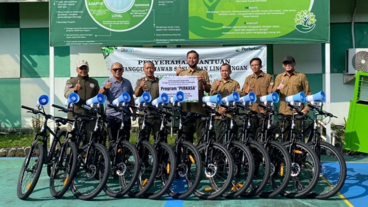 Kabid Linmas Satpol PP Kota Bandung Hadiri Penyerahan Bantuan TJSL dari KPH Bandung Utara Kabid Linmas Satpol PP Kota Bandung Hadiri Penyerahan Bantuan TJSL dari KPH Bandung Utara