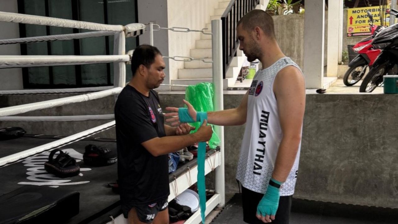 Maarten Paes Angkat Suara Terkait Rumor Dirinya Gabung Persib Bandung, “Jangan Percaya Semua yang Kamu Baca!” Maarten Paes Angkat Suara Terkait Rumor Dirinya Gabung Persib Bandung, “Jangan Percaya Semua yang Kamu Baca!”