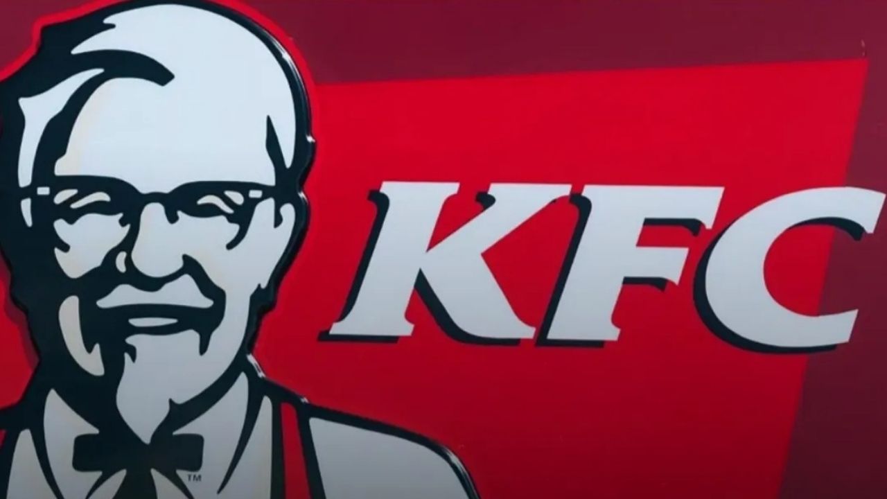 Setiap Hari Kita Melihat Logo KFC, Namun Tak Banyak yang Tahu Kisah Pahit di Baliknya Setiap Hari Kita Melihat Logo KFC, Namun Tak Banyak yang Tahu Kisah Pahit di Baliknya