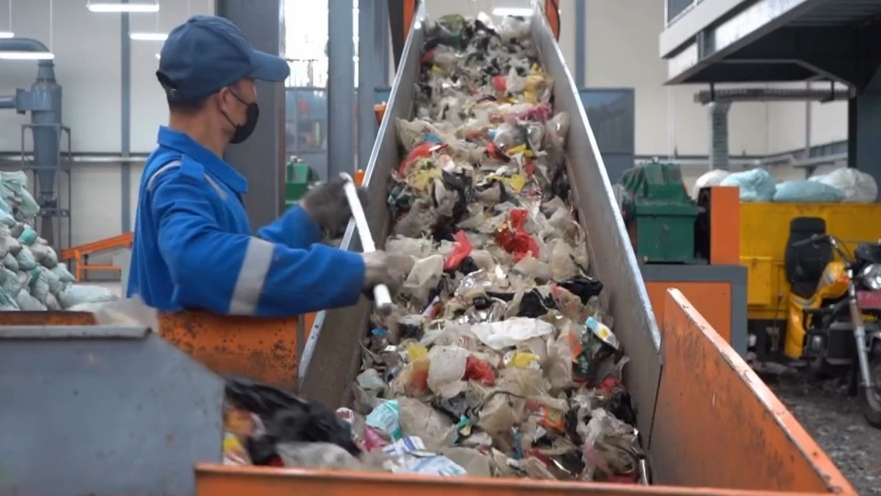 Produksi Sampah di Kota Bandung Meningkat 30% Selama Nataru 2025-2026 Produksi Sampah di Kota Bandung Meningkat 30% Selama Nataru 2025-2026