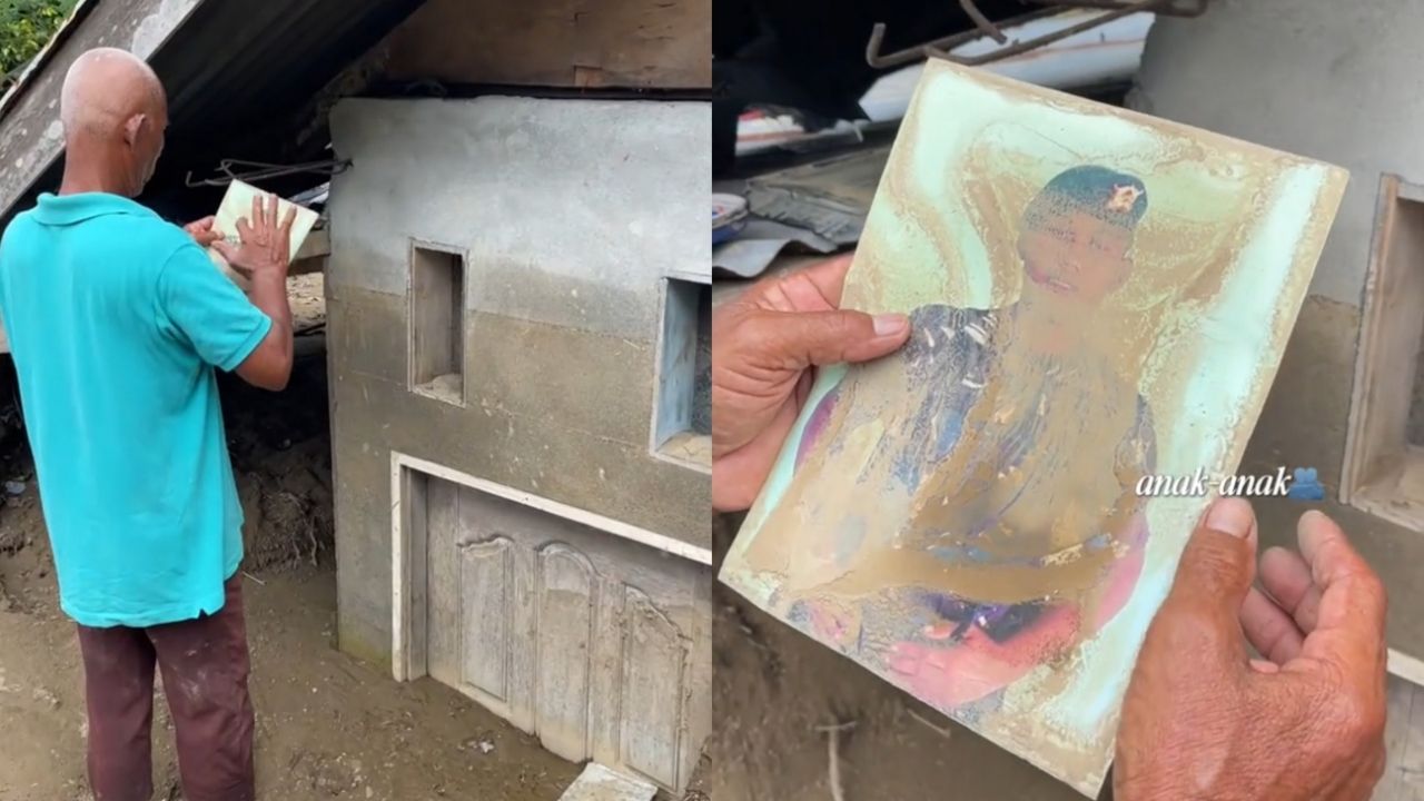 Momen Haru Seorang Bapak Bersihkan Foto Anaknya yang Terkena Lumpur Pascabanjir Momen Haru Seorang Bapak Bersihkan Foto Anaknya yang Terkena Lumpur Pascabanjir