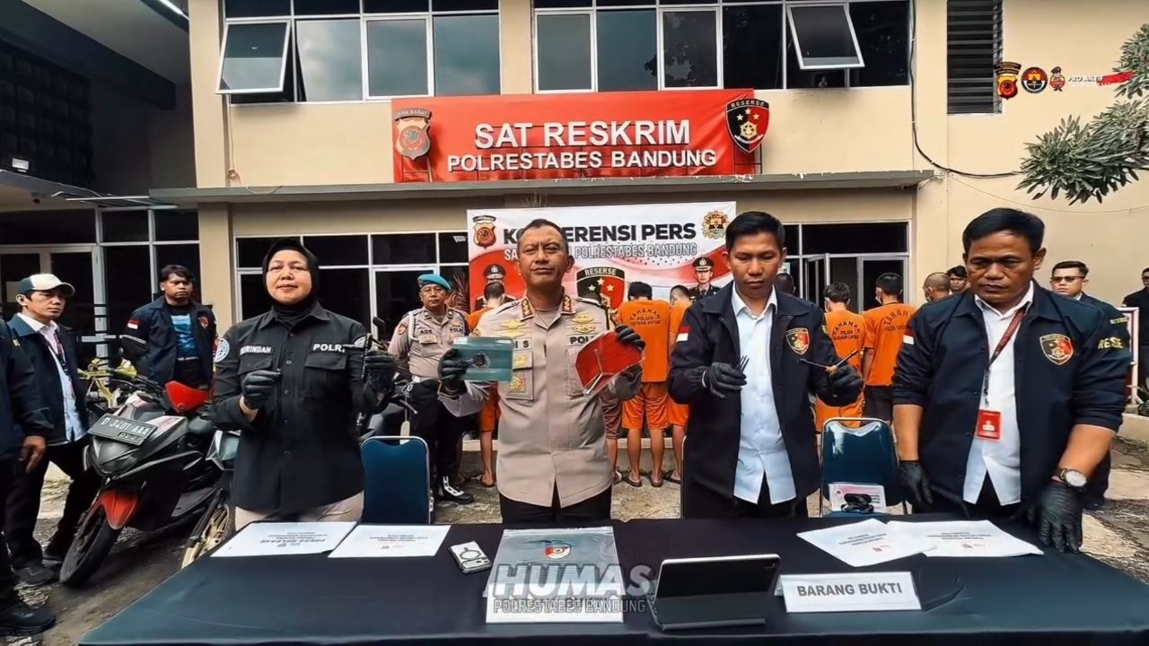12 Pelaku Curanmor di Kota Bandung Berhasil Ditangkap oleh Polrestabes Bandung 12 Pelaku Curanmor di Kota Bandung Berhasil Ditangkap oleh Polrestabes Bandung