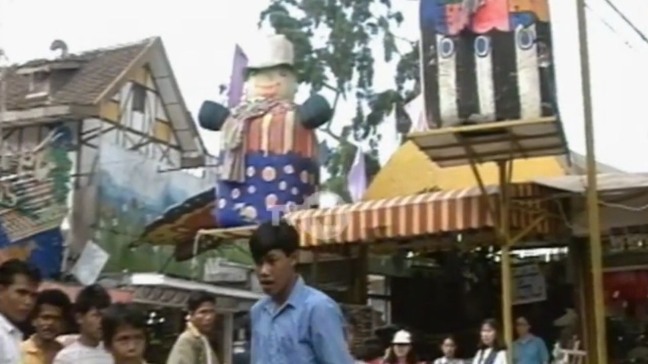 Jejak Tayangan TV Jadul di Jalan Cihampelas Kota Bandung Jejak Tayangan TV Jadul di Jalan Cihampelas Kota Bandung