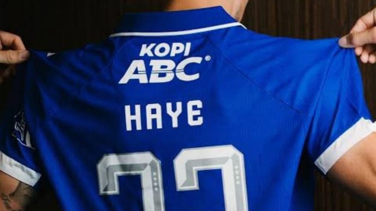 Pantas Disebut King! Belum Beres Paruh Musim, Penjualan Jersey Persib Bandung Tembus Angka 28 Ribu Pcs Pantas Disebut King! Belum Beres Paruh Musim, Penjualan Jersey Persib Bandung Tembus Angka 28 Ribu Pcs