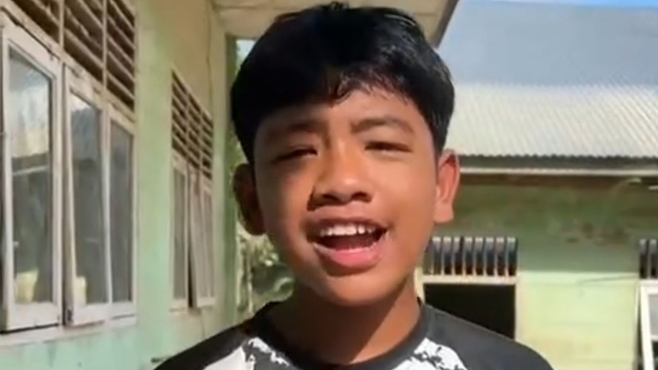 Siswa Ini Minta Bantuan Relawan untuk Bantu Bersihkan Fasilitas Umum di Aceh dengan Bahasa Mudah dan Tidak Bertele-tele Siswa Ini Minta Bantuan Relawan untuk Bantu Bersihkan Fasilitas Umum di Aceh dengan Bahasa Mudah dan Tidak Bertele-tele