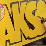 Bapak Ini Ujuk Skillnya Cutting Sticker Hanya Satu Kali Coba dan Hasilnya Bikin Kagum