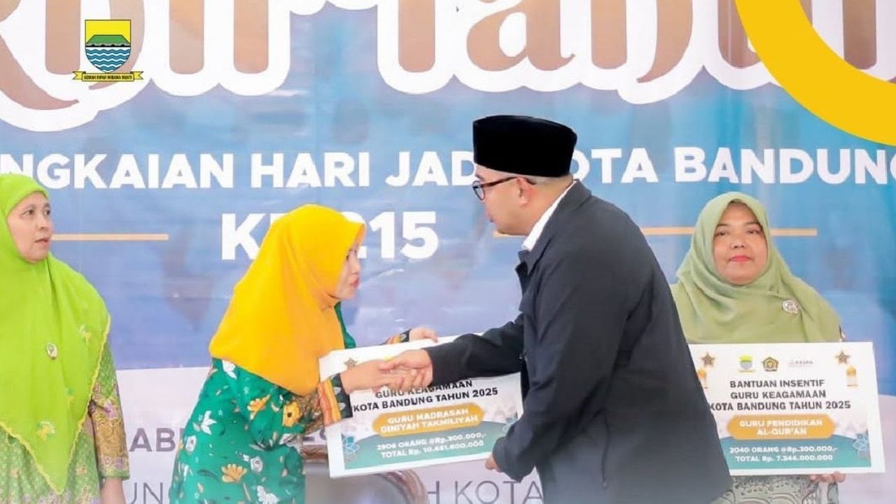 Pemkot Bandung Gelontorkan Rp 39 Miliar Untuk Intensif 9.232 Guru Keagamaan Pemkot Bandung Gelontorkan Rp 39 Miliar Untuk Intensif 9.232 Guru Keagamaan