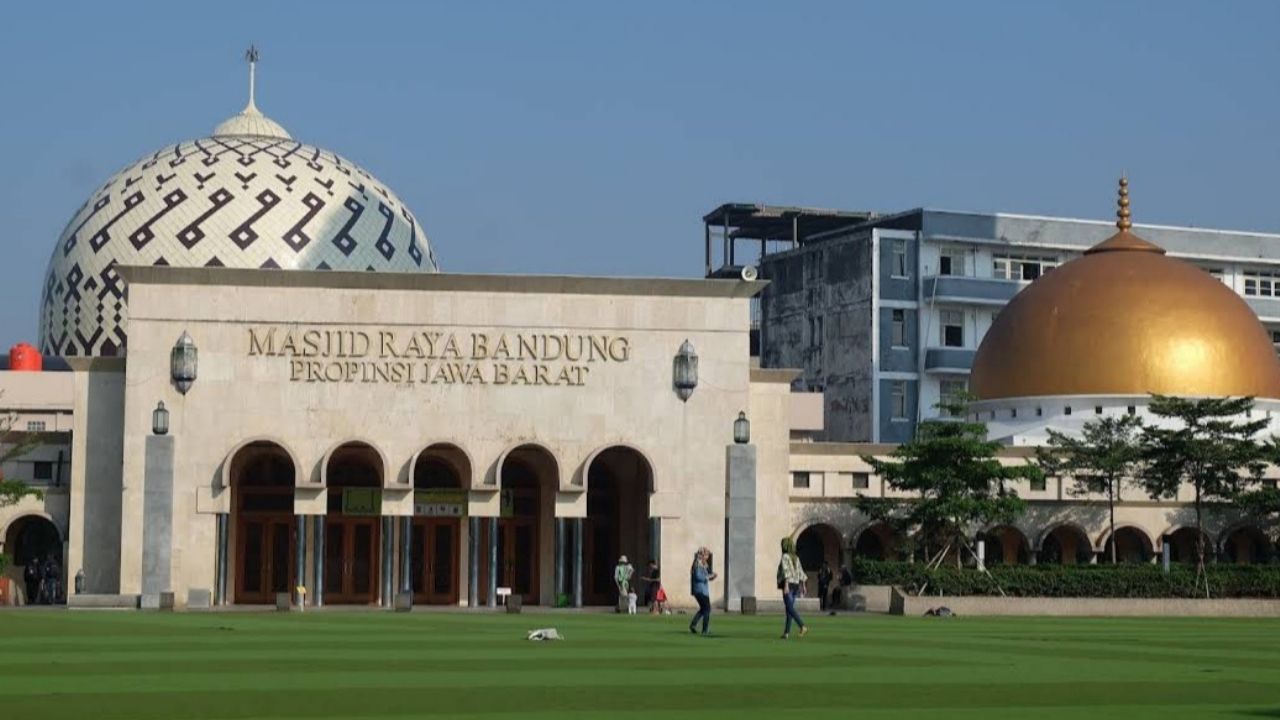 Pemprov Jawa Barat Cabut Status Masjid Raya Bandung Lewat Kepgub Terbaru Pemprov Jawa Barat Cabut Status Masjid Raya Bandung Lewat Kepgub Terbaru